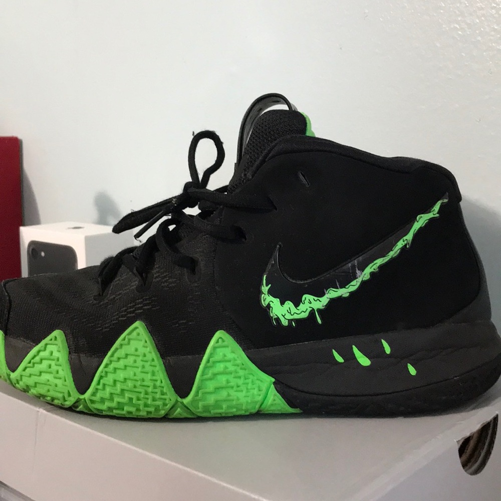 Kyrie 4 black/rage green